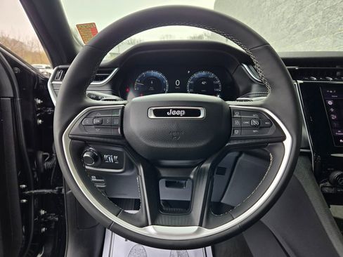 Used 2024 Jeep Grand Cherokee Altitude AWD/4WD image 17