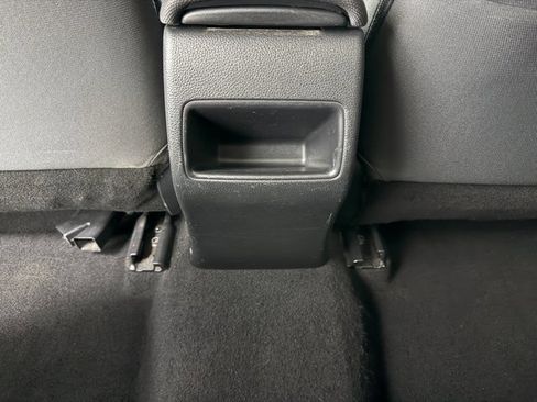 Used 2021 Toyota Corolla LE image 31