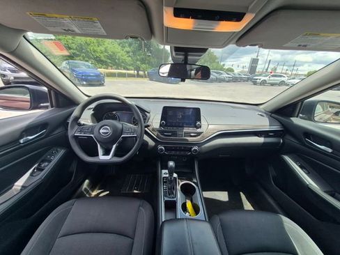 Used 2024 Nissan Altima 2.5 SV FWD image 13