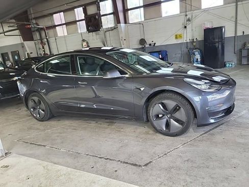 Used 2018 Tesla Model 3 Long Range image 3