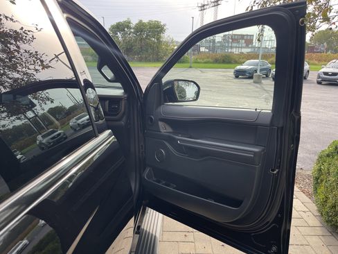 Used 2022 Ford Expedition Max Limited image 24