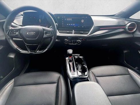 Used 2025 Chevrolet Trax RS FWD image 16