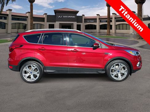 Used 2019 Ford Escape Titanium image 9