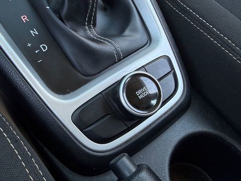 Used 2023 Hyundai Venue SEL image 27