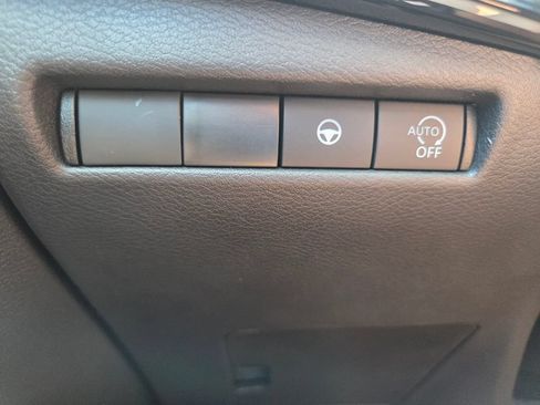 Used 2025 Nissan Kicks SR FWD image 12