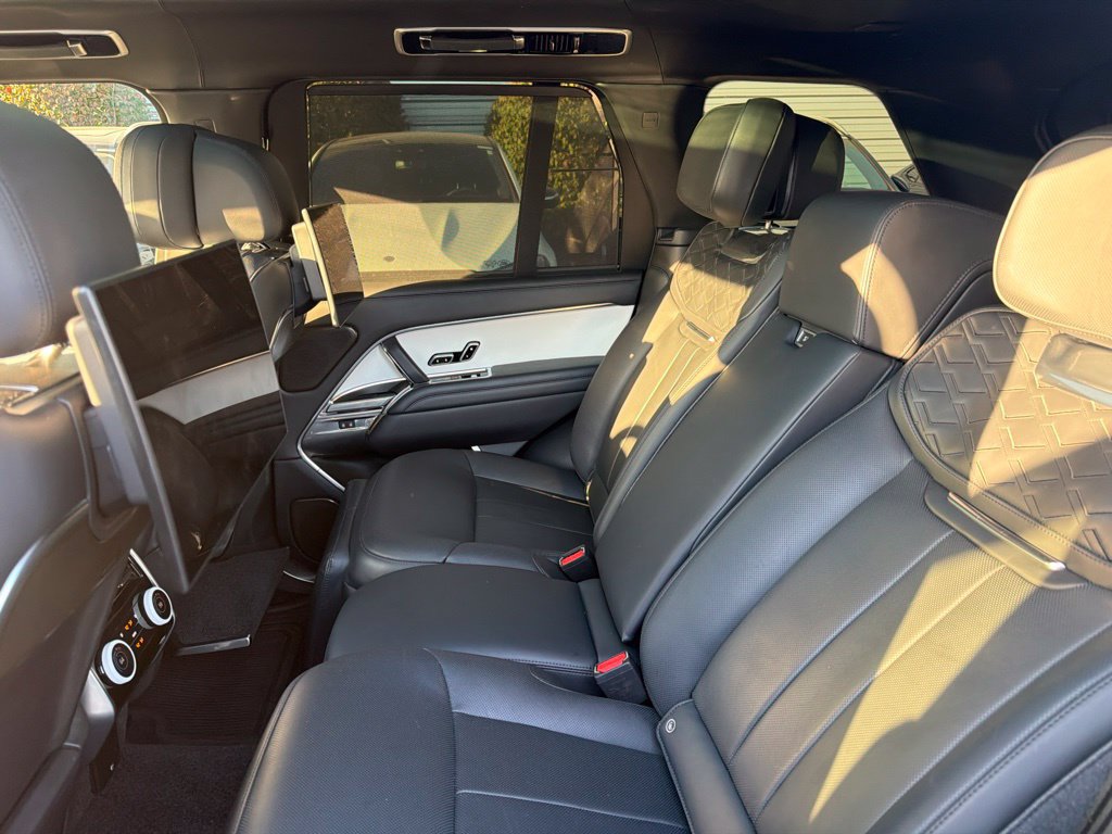 Used 2023 Land Rover Range Rover SV AWD/4WD image 12