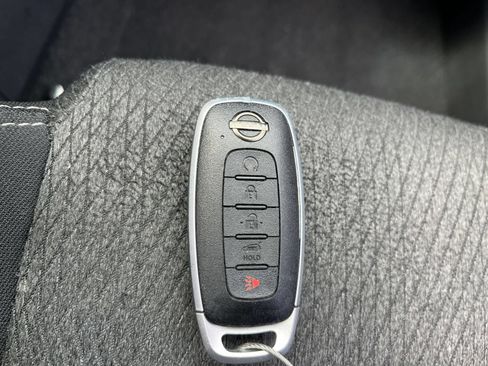 Used 2025 Nissan Rogue SV FWD image 25