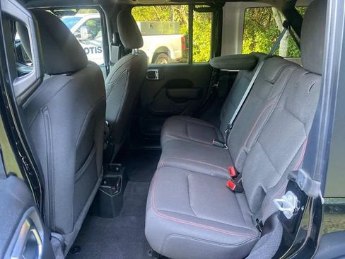 Used 2023 Jeep Wrangler Unlimited Rubicon AWD/4WD image 9