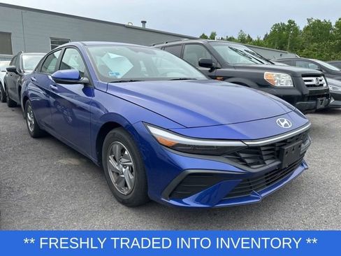 Used 2024 Hyundai Elantra SE FWD image 1