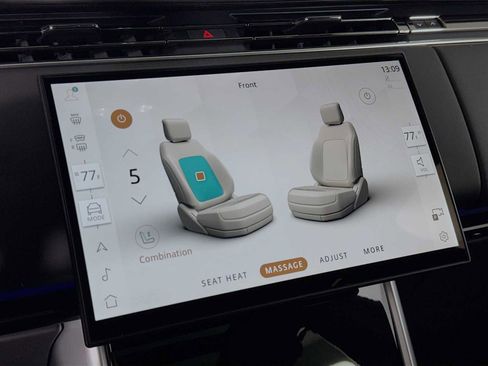 New 2026 Land Rover Range Rover Long Wheelbase SE image 18
