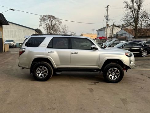 Used 2019 Toyota 4Runner TRD Off-Road AWD/4WD image 17