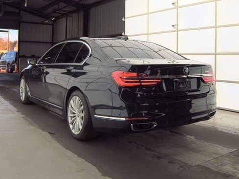 Used 2018 BMW 740i image 4