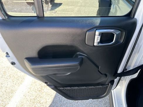 Certified 2025 Jeep Wrangler Unlimited Rubicon image 33