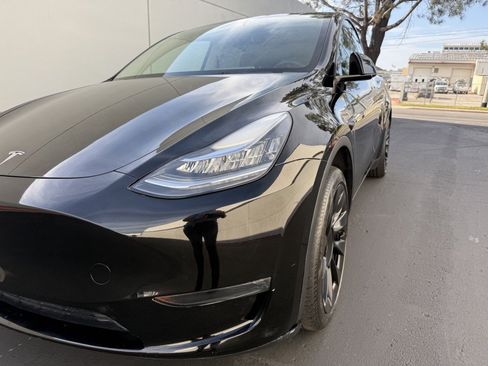 Used 2023 Tesla Model Y AWD image 5