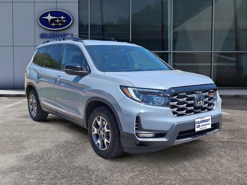 Used 2022 Honda Passport TrailSport image 2