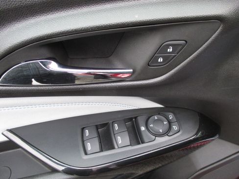 Used 2025 Chevrolet Trax LT w/ LT Convenience Package image 13