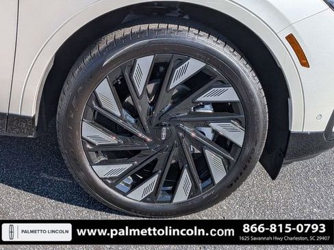 Used 2024 Lincoln Nautilus Reserve w/ Equipment Group 202A AWD/4WD image 11