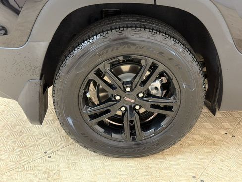 Used 2023 GMC Terrain AT4 AWD/4WD image 12