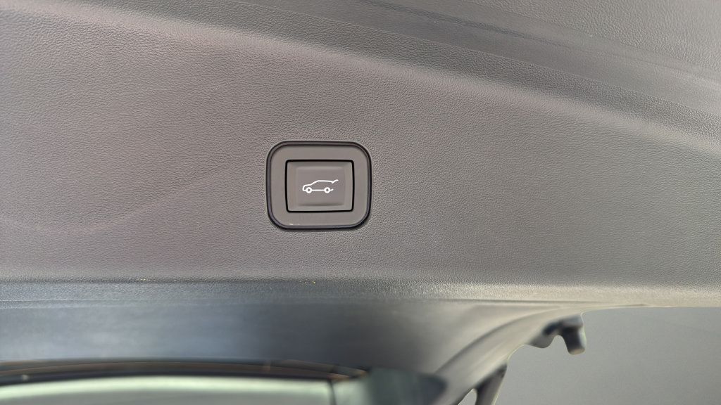 Certified 2026 Cadillac Vistiq Sport w/ LPO, Floor Liner Package AWD/4WD image 32