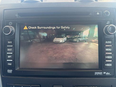 Used 2012 Chevrolet Traverse LT image 16