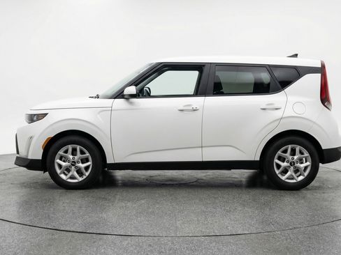 Used 2025 Kia Soul LX w/ LX Technology Package image 5