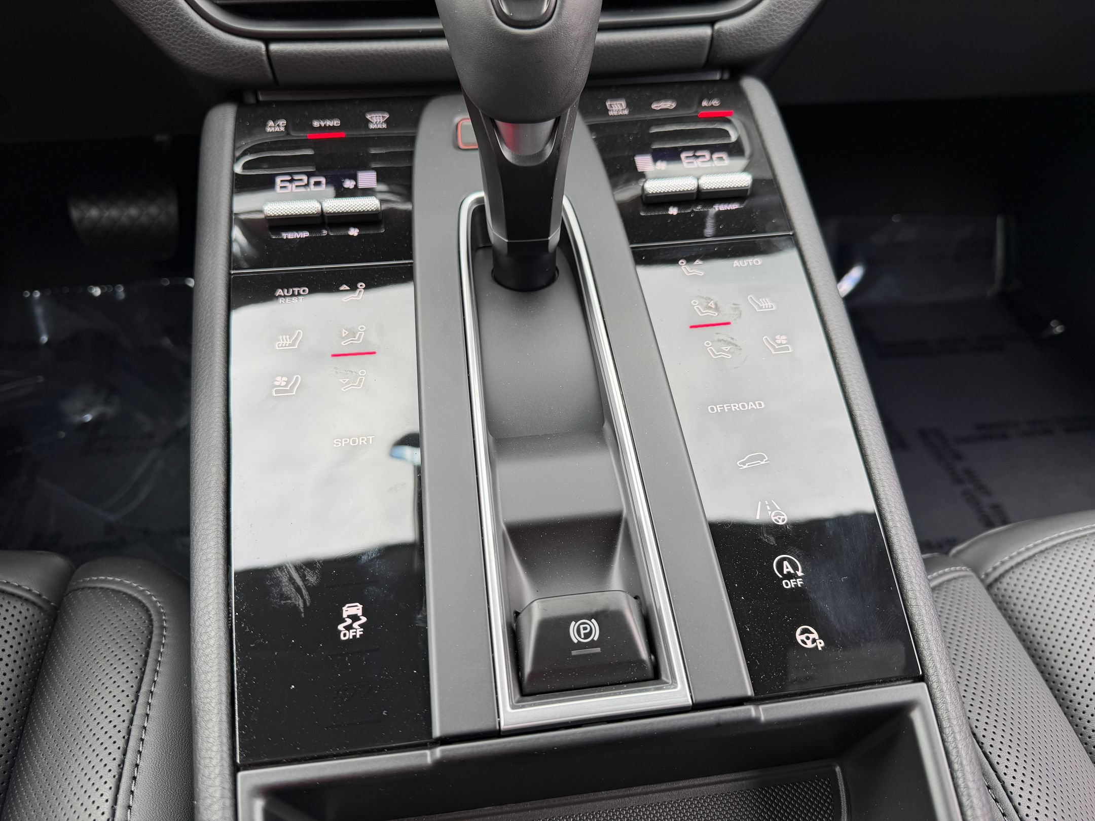 Certified 2026 Porsche Macan AWD/4WD image 28