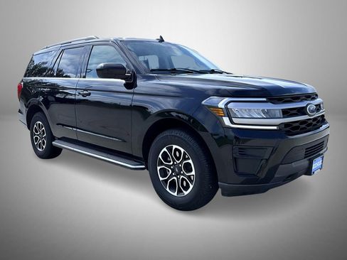 Used 2023 Ford Expedition XLT AWD/4WD image 3