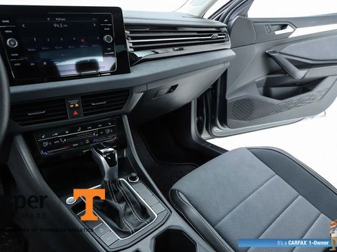 Used 2025 Volkswagen Jetta SE w/ Sunroof Package FWD image 23