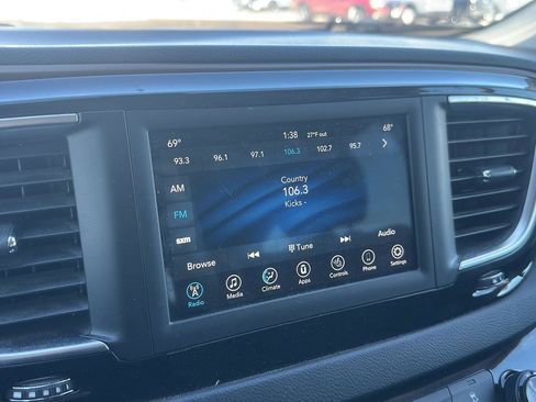 Used 2019 Chrysler Pacifica Touring Plus w/ Cold Weather Group image 17