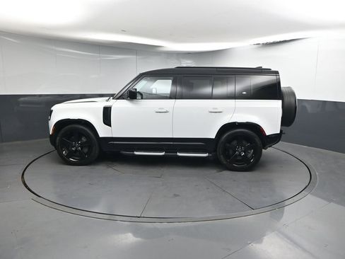 Used 2024 Land Rover Defender 110 X-Dynamic SE AWD/4WD image 2