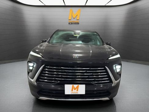 Used 2025 Buick Enclave Preferred image 3