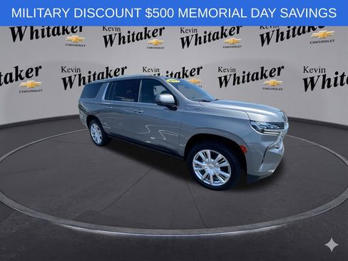 Used 2022 Chevrolet Suburban High Country w/ LPO, Illumination Package AWD/4WD image 2