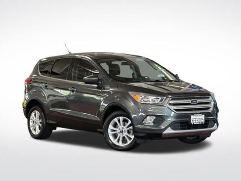 Used 2019 Ford Escape SE FWD image 2