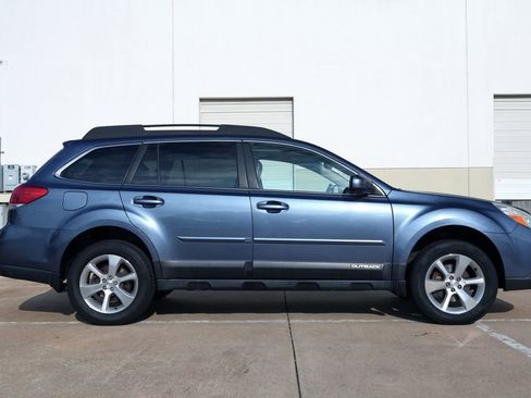 Used 2014 Subaru Outback 2.5i Limited w/ Moonroof Package AWD/4WD image 13