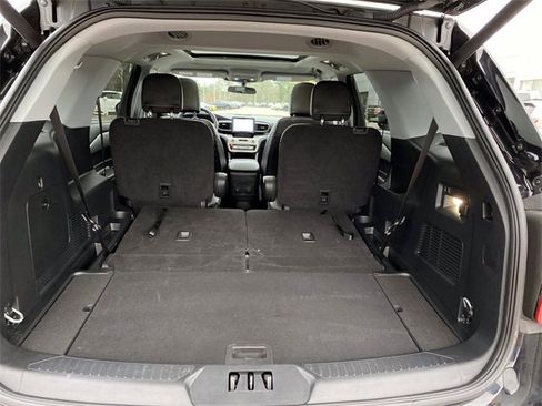 Used 2023 Ford Explorer XLT w/ Equipment Group 202A image 7