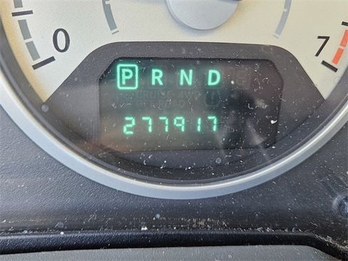 Used 2008 Chrysler Town & Country Touring image 24