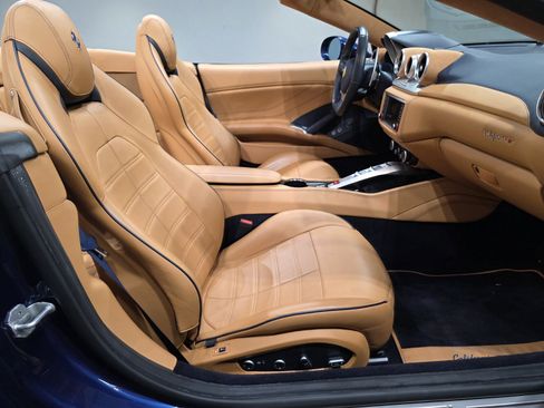 Used 2016 Ferrari California T image 27
