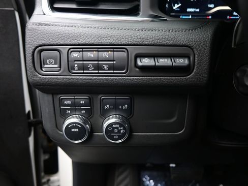 Used 2023 GMC Yukon Denali image 29