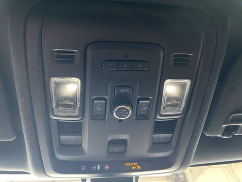 Used 2022 Chevrolet Tahoe LT w/ Luxury Package AWD/4WD image 18