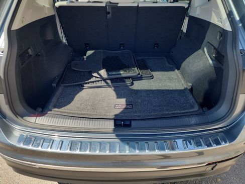 Used 2020 Volkswagen Tiguan SE image 34