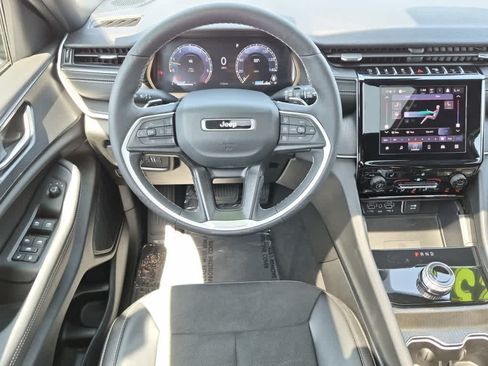 Used 2025 Jeep Grand Cherokee L Altitude AWD/4WD image 10