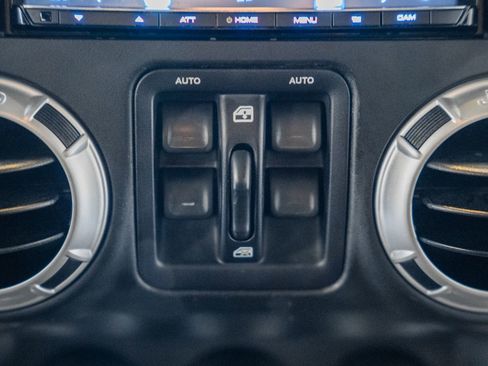 Used 2017 Jeep Wrangler Unlimited Sahara w/ Connectivity Group image 27