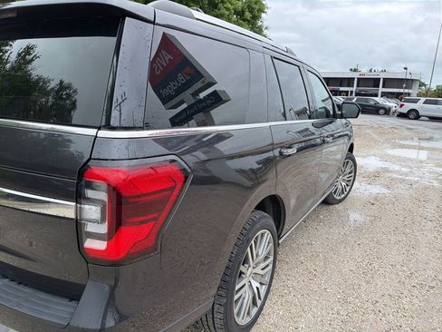 Used 2024 Ford Expedition Limited image 4