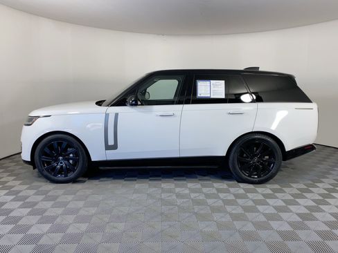 Used 2023 Land Rover Range Rover SE image 2