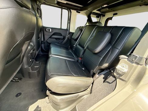 Used 2022 Jeep Wrangler Unlimited Sahara w/ Cold Weather Group AWD/4WD image 27