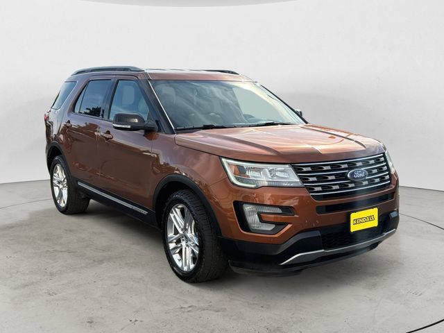 Used 2017 Ford Explorer XLT w/ Equipment Group 201A AWD/4WD image 3