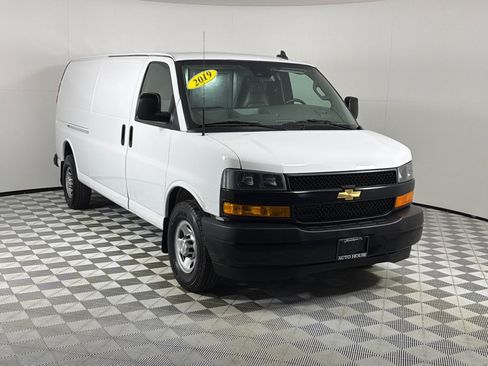 Used 2019 Chevrolet Express 3500 Extended w/ Driver Convenience Package RWD image 3