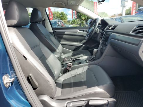 Used 2018 Volkswagen Passat 2.0T R-Line image 39