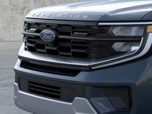 New 2025 Ford Expedition Platinum w/ Driver's Package image 17
