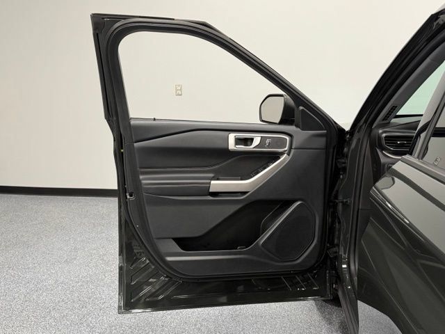 Used 2023 Ford Explorer XLT w/ Equipment Group 202A AWD/4WD image 9